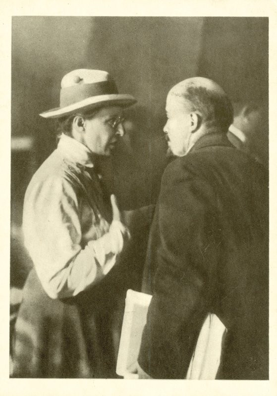 Elena Stásova y Lenin en el Segundo Congreso Mundial de la Comintern en el Kremlin, Moscú de Russian Photographer