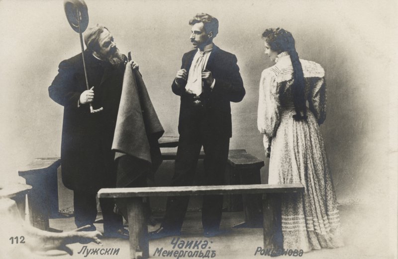 Actor ruso Vsevolod Meyerhold (centro) en el papel de Treplev en la producción de El Gaviota de Anton Chéjov, 1898 de Russian Photographer