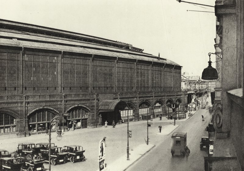Berlín: Estación Friedrichstrasse de Sasha Stone