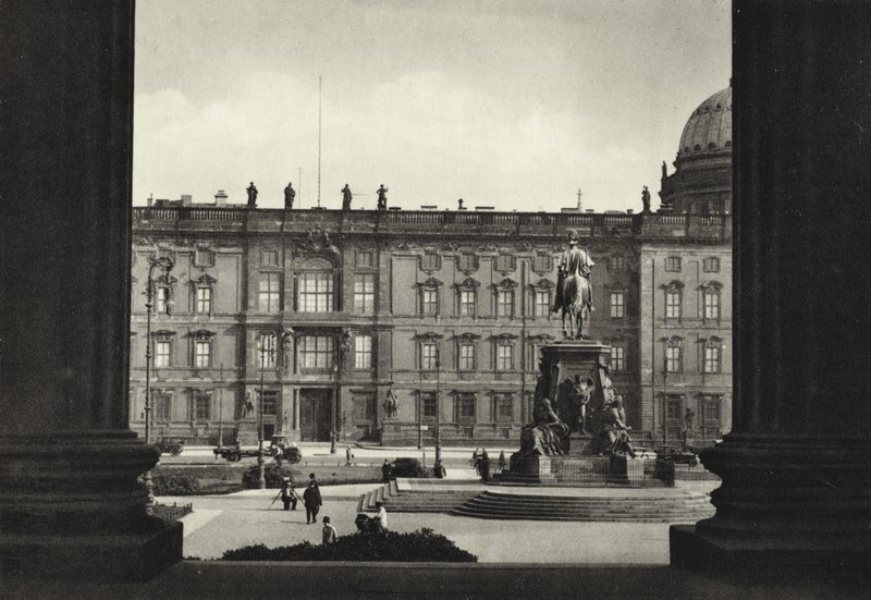 Berlín: Vista del Palacio Real y el Lustgarten de Sasha Stone