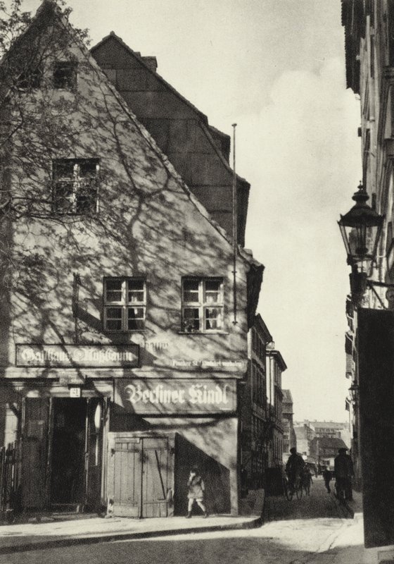 Berlín: "Der Nussbaum" de Sasha Stone