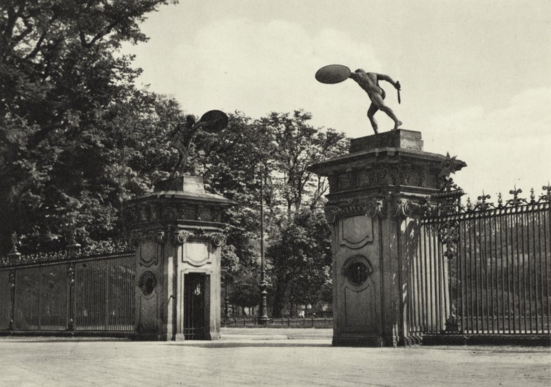 Berlín: Palacio de Charlottenburg, Entrada de Sasha Stone