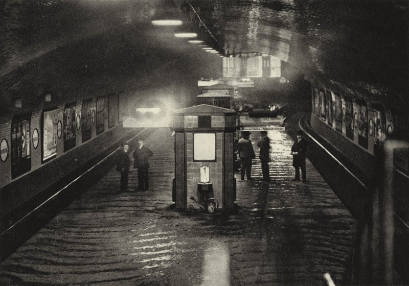 Berlín: Estación de Metro Inselbrücke de Sasha Stone