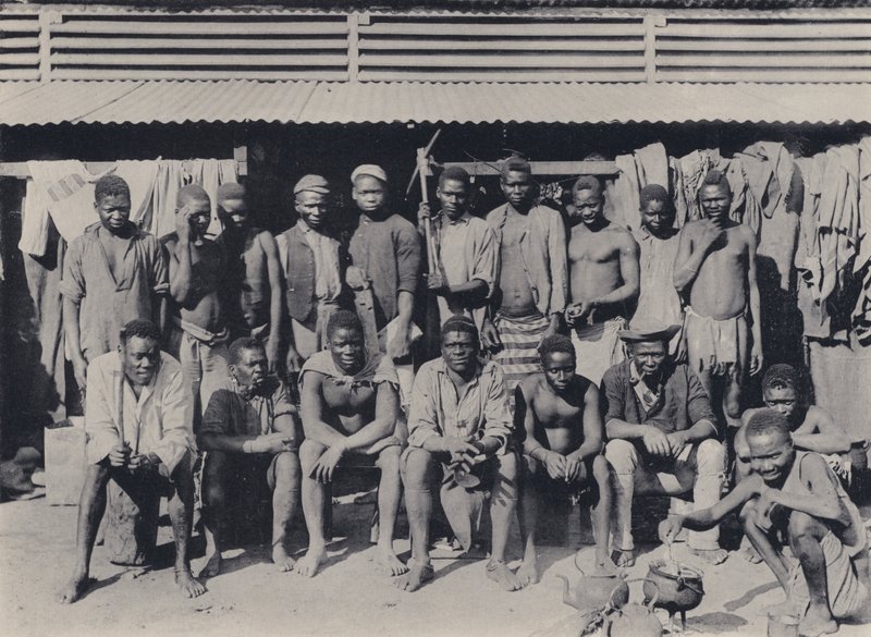 Un Grupo en el Compuesto de South African Photographer