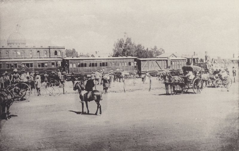 Vistas Históricas, el Primer Tren en llegar a Johannesburgo (foto en blanco y negro) de South African Photographer