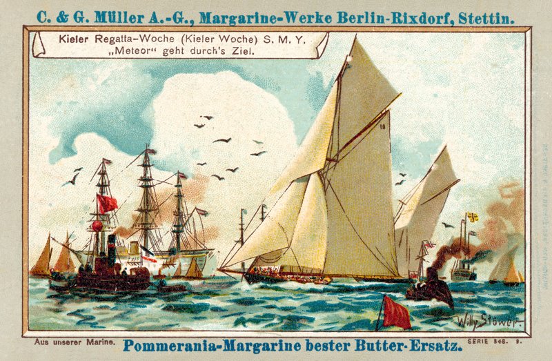 El yate del Kaiser Meteor cruzando la línea de meta durante la regata de la Semana de Kiel (cromolitografía) de Stoewer Willy