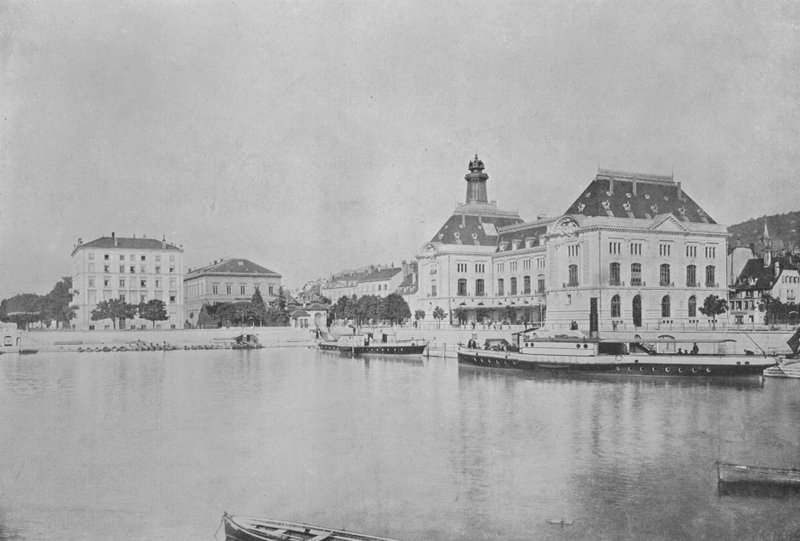 Neuchatel, El Puerto y el Hotel de Correos de Swiss Photographer