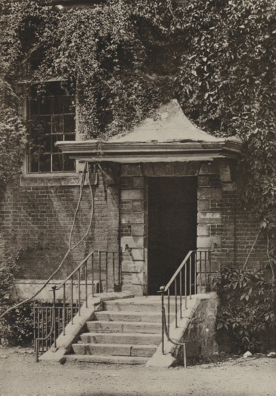 Puerta, Escuela de Coristas, el Close, Salisbury (foto en b/n) de William Galsworthy Davie