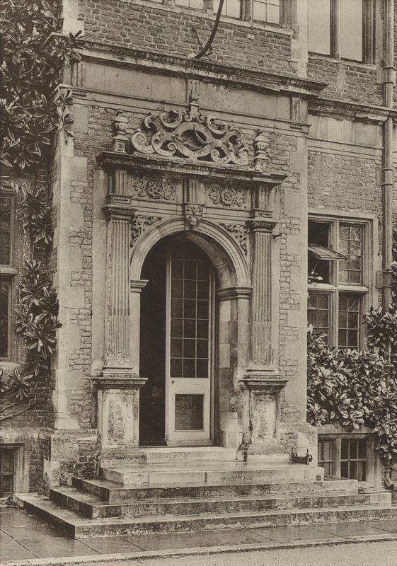 Puerta, En el Patio, Hatfield House de William Galsworthy Davie