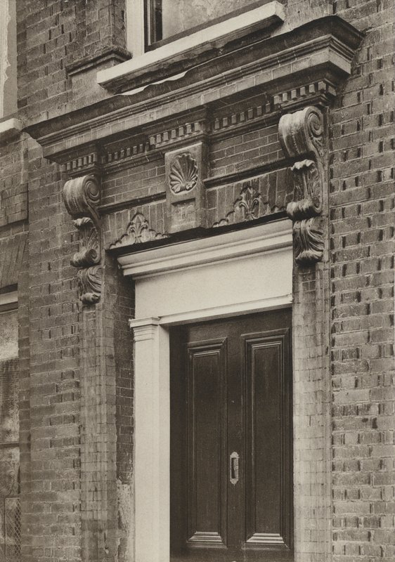 Puerta, Longbridge House, Farnham, Surrey de William Galsworthy Davie