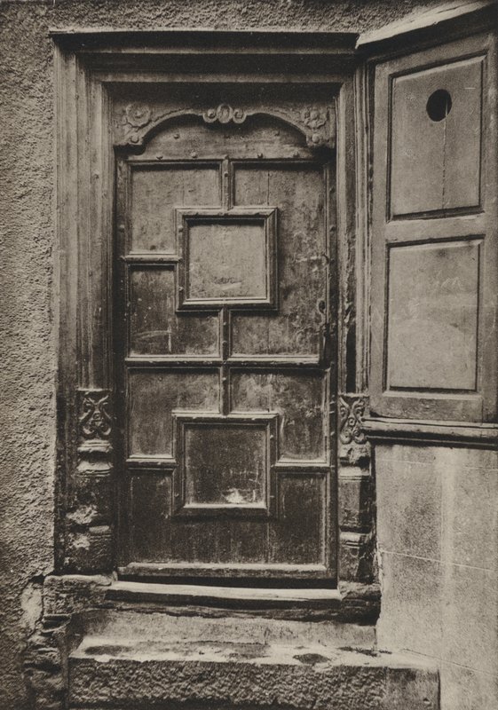 Puerta, Calle Looe, Plymouth (foto en blanco y negro) de William Galsworthy Davie