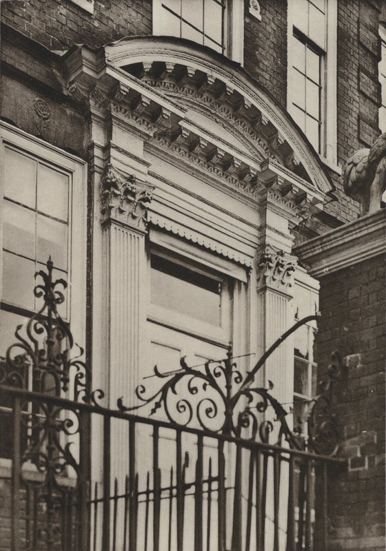 Puerta, North Pallant, Chichester de William Galsworthy Davie