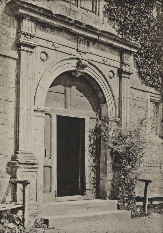 Puerta, Sackville College, East Grinstead de William Galsworthy Davie