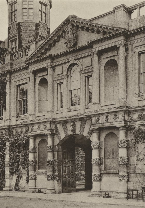 Puerta, La Entrada, Castle Ashby, Northants de William Galsworthy Davie