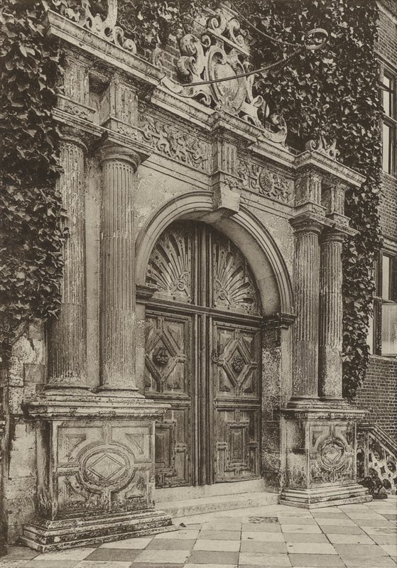 Puerta, La Puerta Norte, Hatfield House, Herts de William Galsworthy Davie