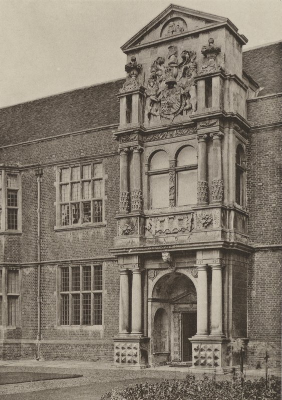 Puerta, Ala Norte, Cobham Hall, Kent (foto en blanco y negro) de William Galsworthy Davie