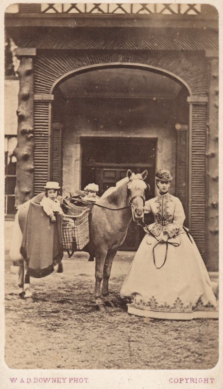 Princesa Alexandra con el Príncipe Alberto Víctor y el Príncipe Jorge de William and Daniel Downey