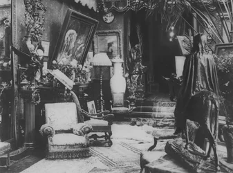 En la casa de Sarah Bernhardt (foto en b/n)