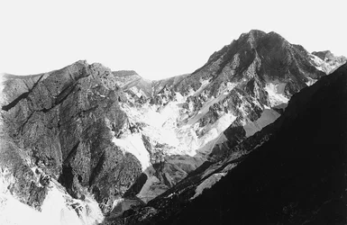 La cantera de mármol Fantiscritti en los Alpes Apuanos, en Toscana, vista desde Belgia