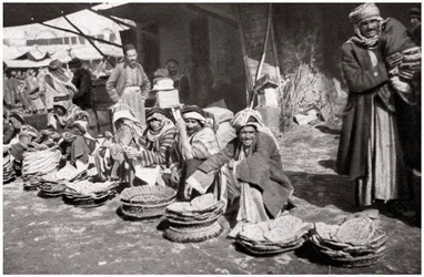 Suq El Khubur, un mercado de pan nativo, Bagdad, Irak, 1925