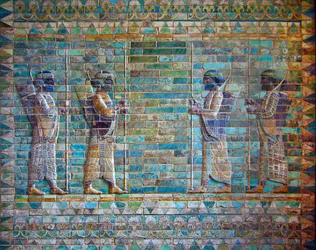Detalle del friso de arqueros, palacio de Darío I, Susa, Irán, c. 510 a. C.
