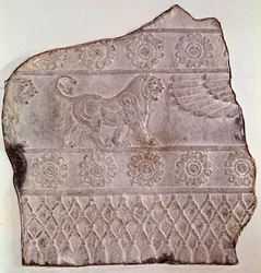 Fragmento de bajorrelieve que representa un león caminando. De Persépolis (Irán) Época Aqueménida, 460 a.C. Seattle, Museo de Arte