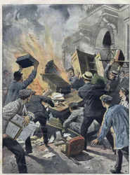 Crisis del vino en Midi en 1907: los viticultores incendian el ayuntamiento de Beziers (Herault). Ilustración de Achille Beltrame de 1907.
