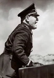 Mussolini dando un discurso