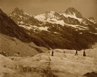 Paisaje alpino, tres excursionistas en un glaciar, 1860s