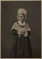 Mujer con vestido de Lorena, c. 1860s-70s
