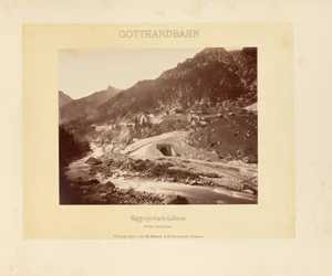 Ferrocarril del Gotardo: galería Häggrigerbach con la línea superior
