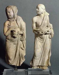 Dos estatuillas de monjes de pie, de Hadda, siglo I-IV