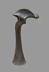 Hacha, encontrada en Hungría (bronce)
