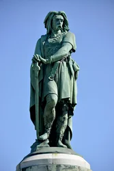 Estatua colosal de Vercingétorix (72-46 a. C.), jefe galo - escultura de Aimé Millet (1819-1891), de 6,60 m de altura, erigida en 1865 en la parte occidental del monte Auxois (base de 7 m de altura de Viollet-le-Duc), Alise-Sainte-Reine, 1865