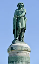 Estatua colosal de Vercingétorix (72-46 a. C.), caudillo galo. Escultura de Aimé Millet (1819-1891), de 6,60 m de altura, erigida en 1865 en la parte occidental del monte Auxois (pedestal de 7 m de altura de Viollet-le-Duc). Alise-Sainte-Reine, 1865.