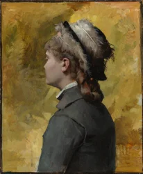 Mujer joven vestida de gris