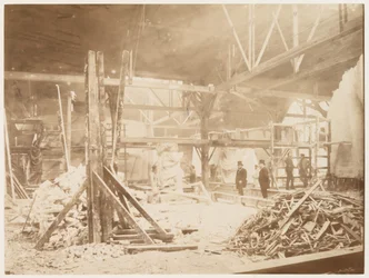 Taller de Bartholdi, con modelos de la Estatua de la Libertad en el fondo, París, 1883