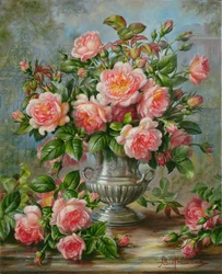 Rosas de Elegancia Inglesa en un jarrón de plata