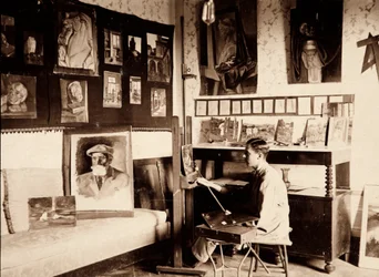 El artista Guglielmo Ghini en su estudio, Ponte a Vingone, Scandicci, Florencia, 09/1920