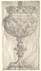 Copa con lirios del valle