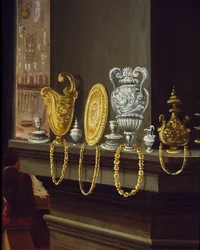 El taller del orfebre. Detalle que muestra las copas y bandejas de oro y plata colocadas en un estante