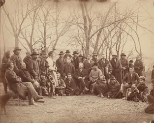 Indios con agentes del gobierno, principios de 1860