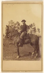 [Hombre con sombrero, de perfil, a caballo]
