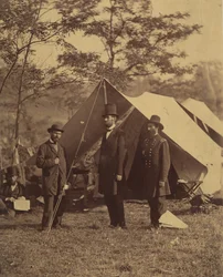 Presidente Abraham Lincoln, Mayor General John A. McClernand y E. J., 4 de octubre de 1862