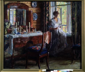 Interieur (Interior). Retrato de una hermosa mujer joven sentada en el alféizar de la ventana, leyendo una carta con una sonrisa, cerca de su tocador, con sus productos de belleza, velas y un ramo de flores. Pintura de Alexander Vikto