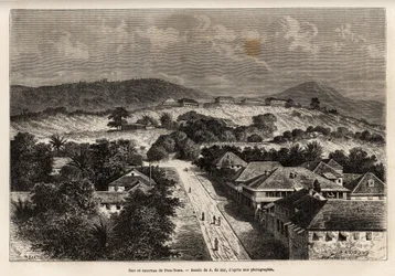 Calle y cuarteles de Freetown, Sierra Leona, grabado después del dibujo de A. de Bar, ilustrando el viaje a la Costa de África, en 1868, por el Vicealmirante Fleuriot de Langles, publicado en Le tour du monde 1873, editado por Edouard Charton, Hachette edi