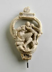 Maqueta para un arco de llave con un Cupido susurrando a una niña sentada: tres bocetos para el grupo central
