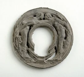 Maqueta para un colgante con un escudo de arabesco