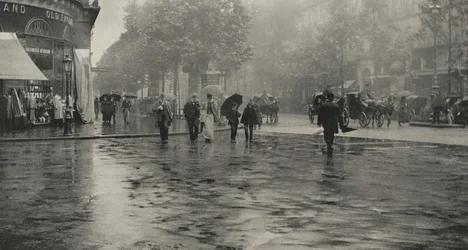 Un día lluvioso en el bulevar — París