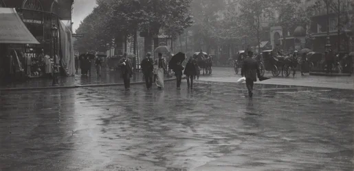 Un día lluvioso en el bulevar, París